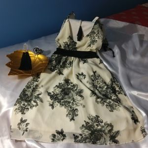 OUTLOOK blk & White floral  print dress
